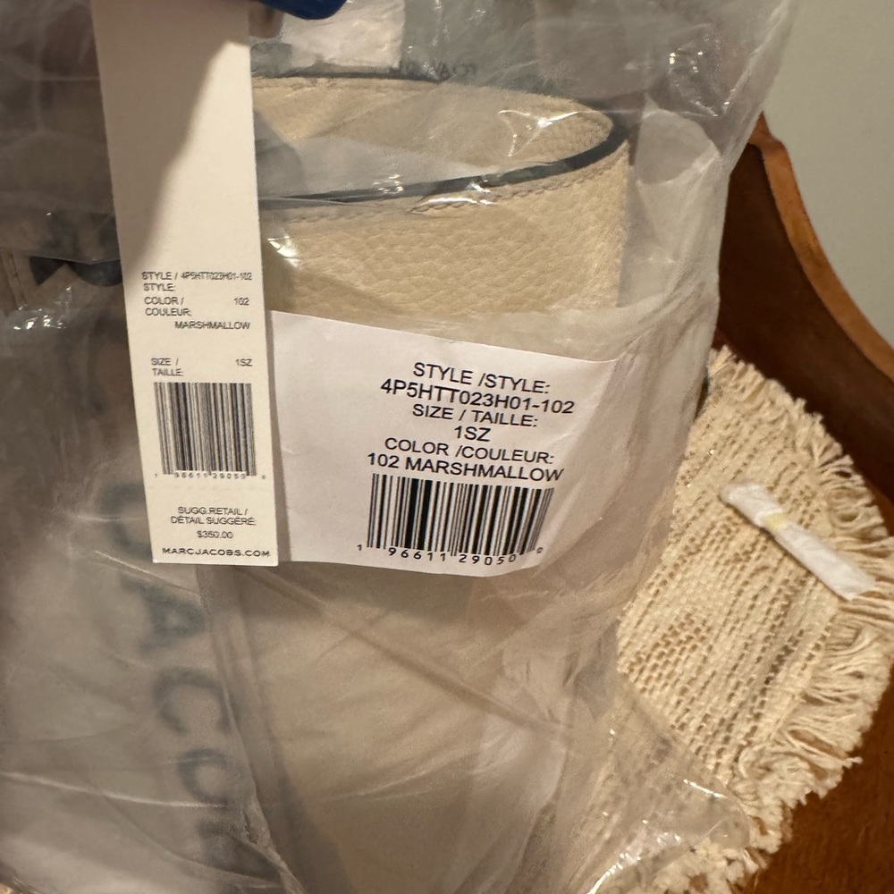 NWT Marc Jacobs Signature Marshmallow Color Tote with Adjustable Crossbody Strap - Picture 2 of 5